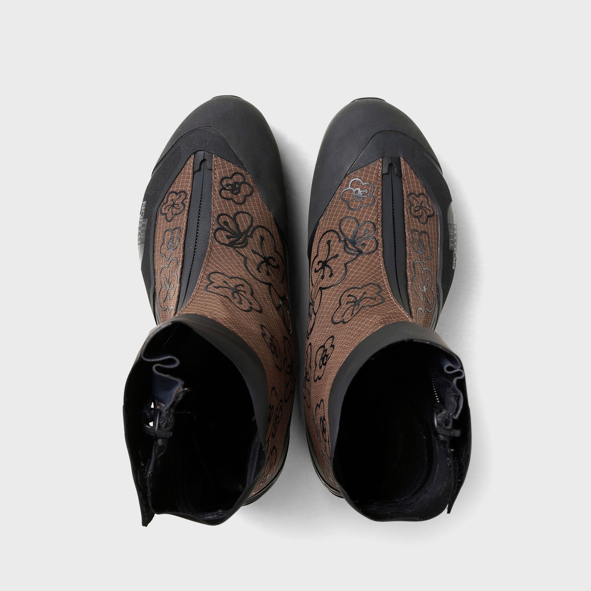 The North Face x Cecilie Bahnsen WMNS Sarit Verto SA GORE-TEX® Boots - TNF Black / TNF Brown