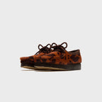 Clarks WMNS Wallabee - Brown Cow Print