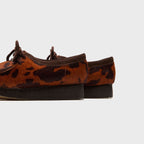 Clarks WMNS Wallabee - Brown Cow Print