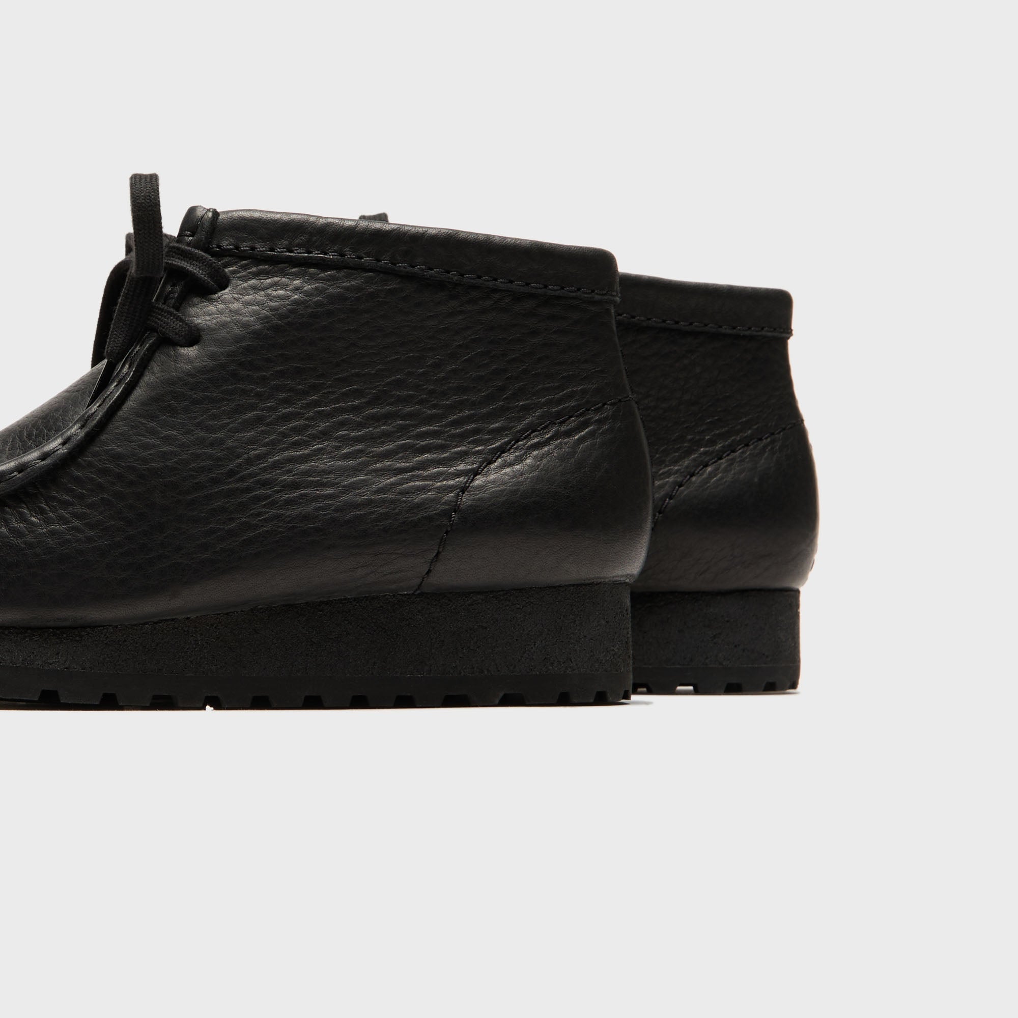 Clarks WMNS Wallabee RB Boot - Black / Black