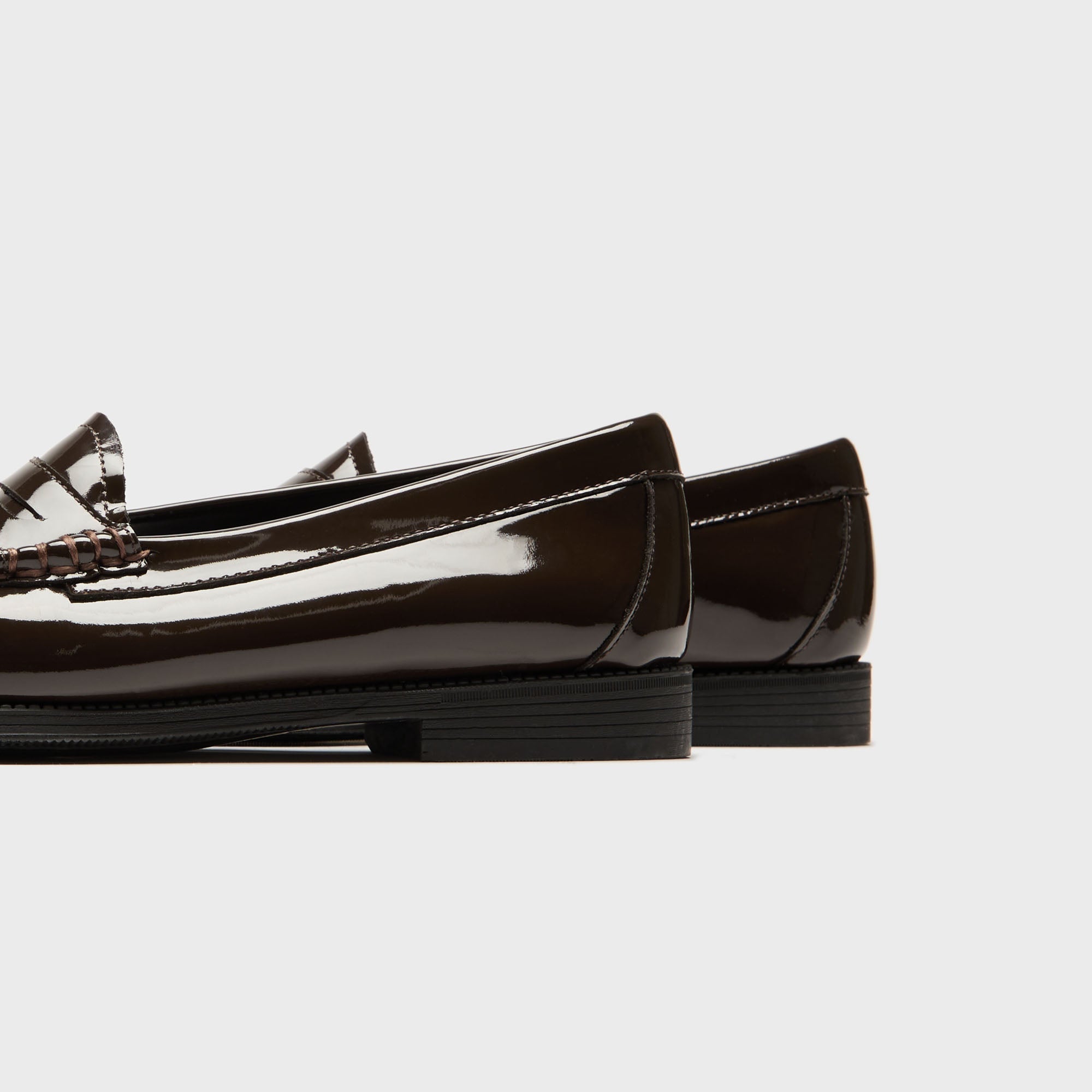 G.H. Bass WMNS Whitney Easy Weejun Loafer - Dark Brown