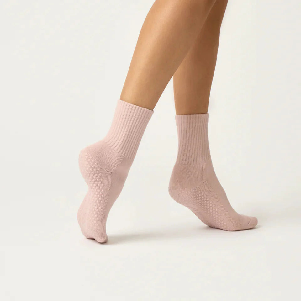 Indoor Fitness Crew Socks for Smooth Floors and Stability