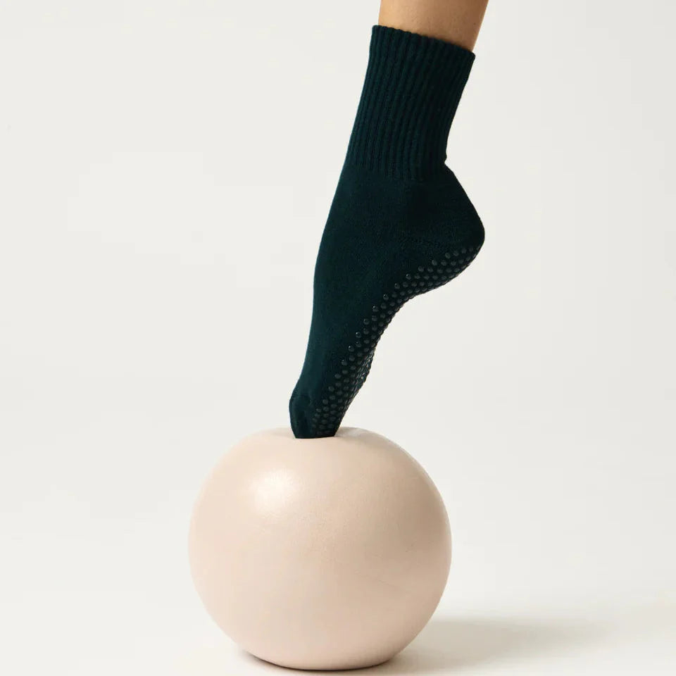 Indoor Fitness Crew Socks for Smooth Floors and Stability