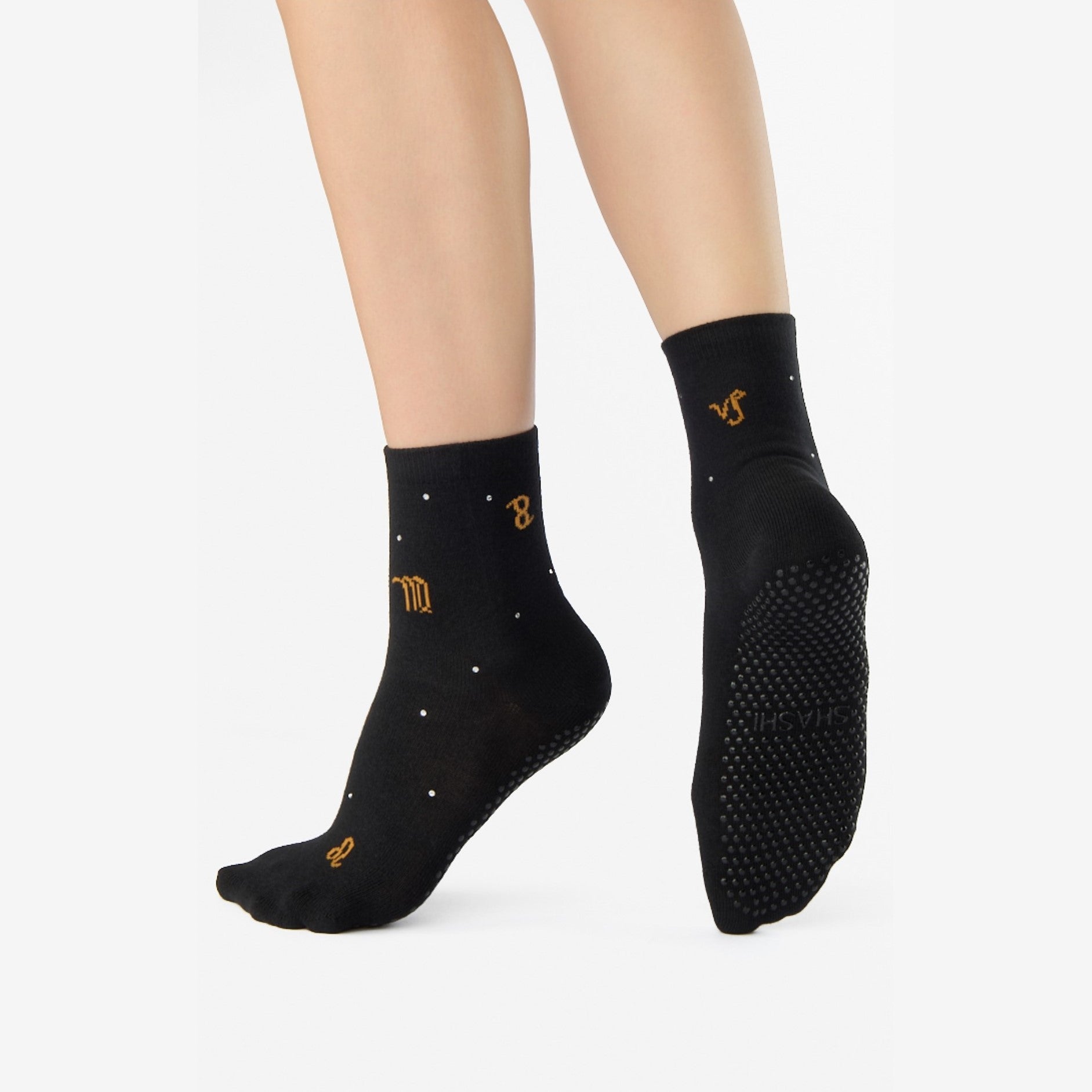 Non-Slip Studio Socks for Indoor Fitness Lifestyles